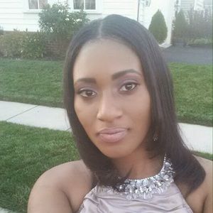 Meet your Posher, Monique